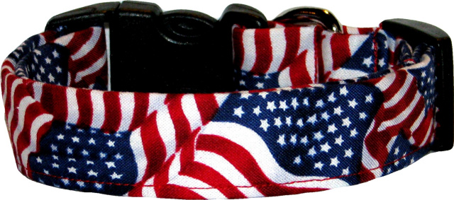 Small Waving American Flags Dog Collar